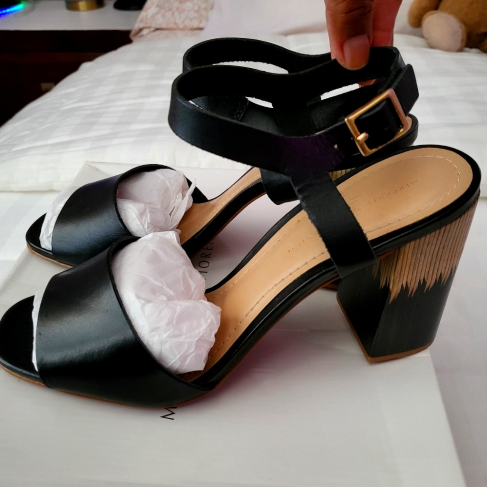 Black leather sandals size 9